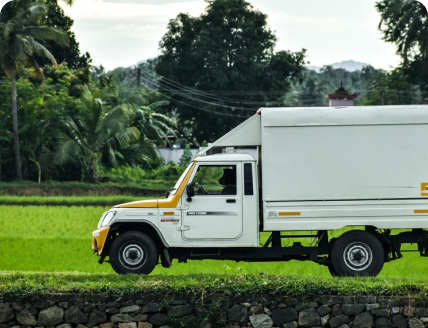 Delivery Truck using Fleet Device by LocoNav